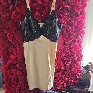 Skweez Cout Women's Elegant Black and Cream Lace Slip Dress Size Large Like New
